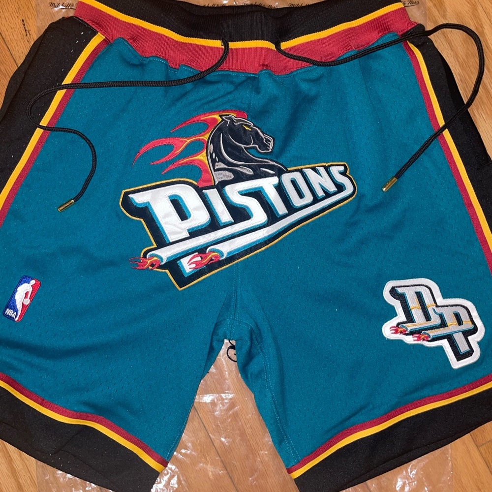 Detroit Pistons Just Don Sz medium 100% authentic